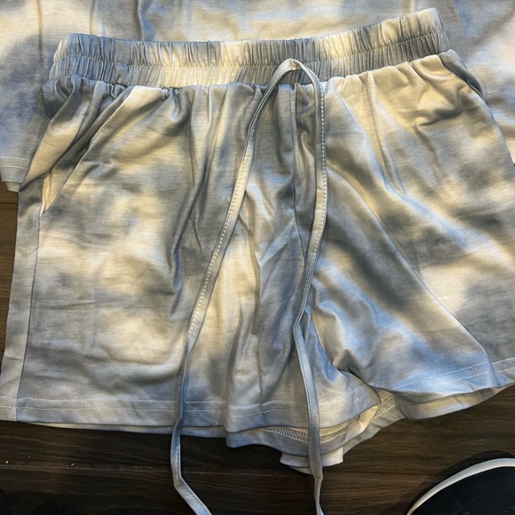 BRAND NEW Blue Tie Dye Pajama Set Size L - Picture 2 of 5